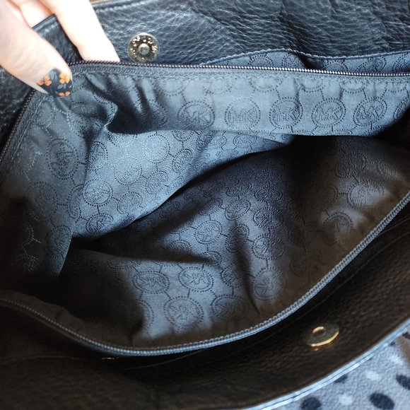 Michael Kors Chain-Link Leather Tote - Picture 10 of 16